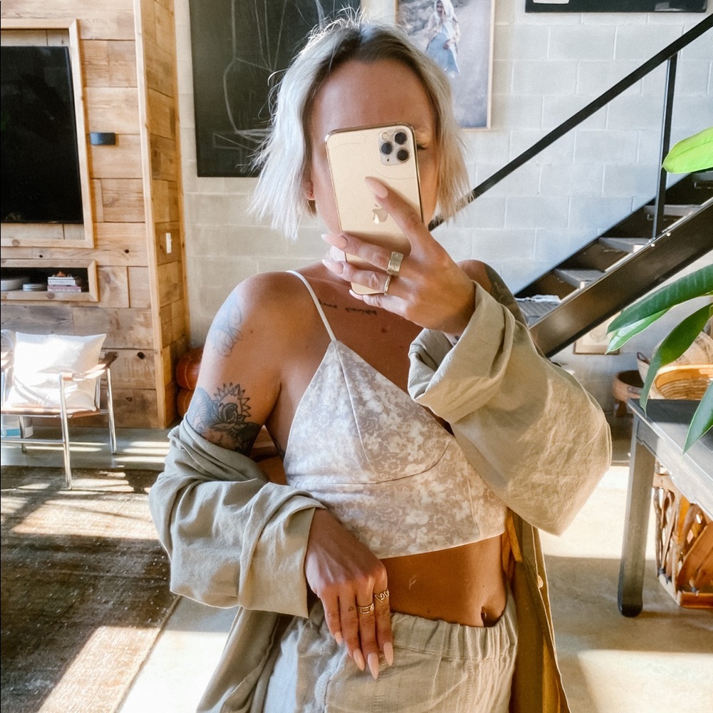 PALE FLORAL WILFRED FREE BRALETTE/ CROP TOP (M)